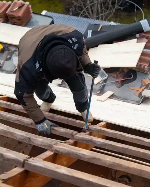 Detaljarbete på ett låglutande tak
